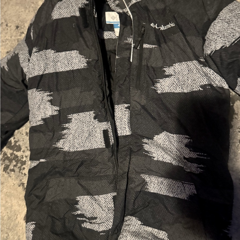 Boys size 10/12 like new  Columbia winter coat
